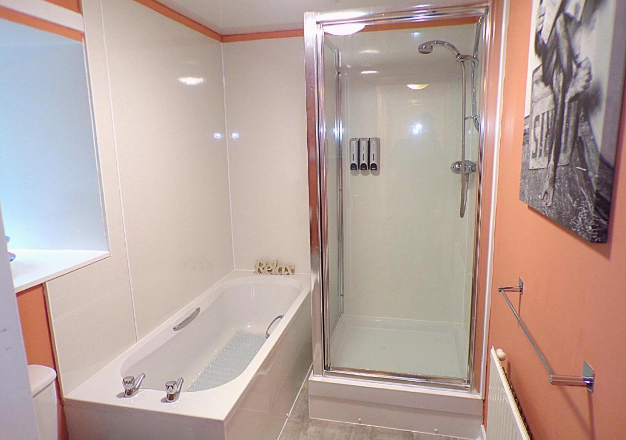 Whinstone Holiday Home In Falkland - Sleeps 8 Екстериор снимка